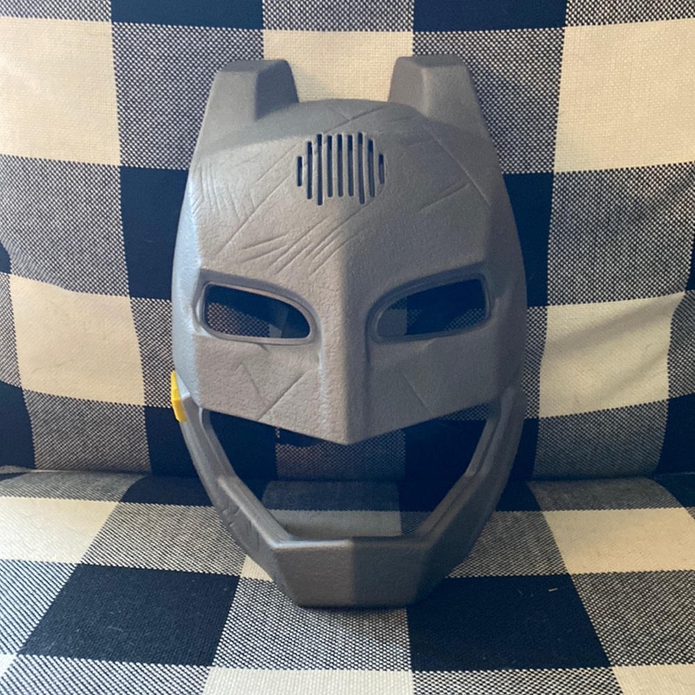 Extremely cool Batman talking mask!
